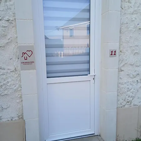 Holiday home Le Blason Du Poete *